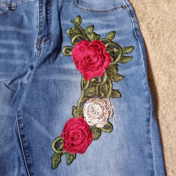 Floral Applique Jeans NEW - Picture 8 of 10